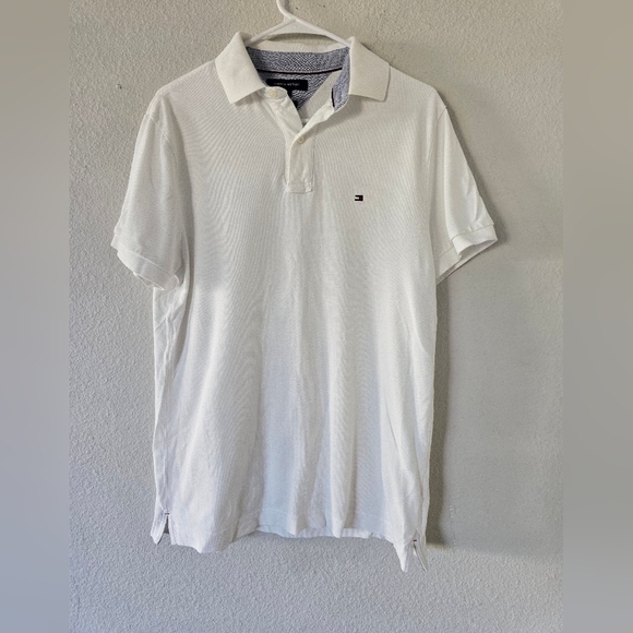Tommy Hilfiger Mens Short Sleeve Tee Shirt in size medium White button Front - Picture 1 of 6